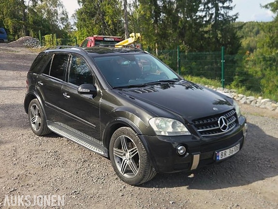Mercedes-Benz M-Klasse 2 of 23