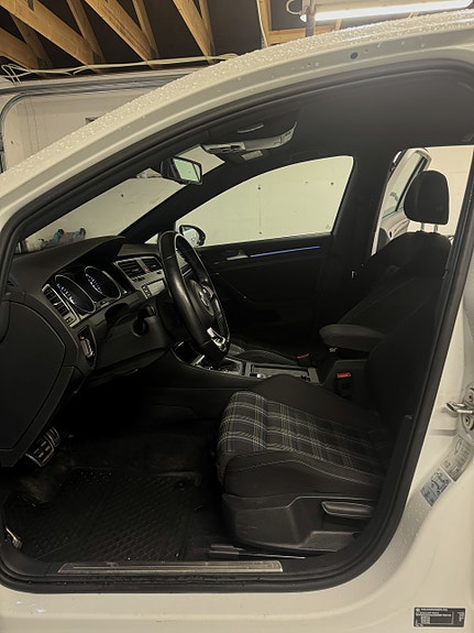 Volkswagen Golf VII 14 of 19