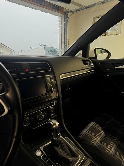 Volkswagen Golf VII 11 of 19