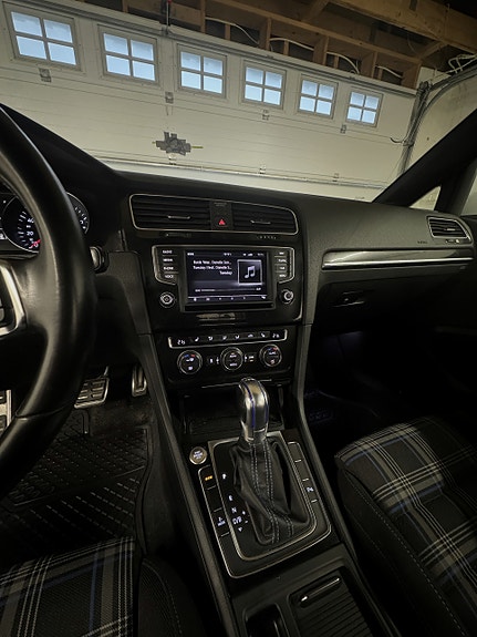 Volkswagen Golf VII 17 of 19