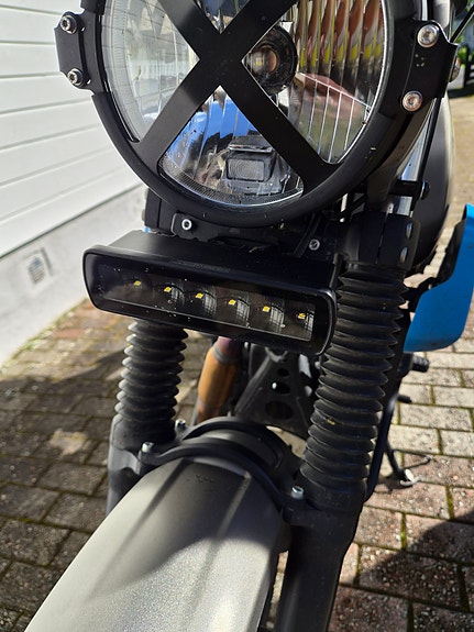 Royal Enfield Scram 411 5 of 9