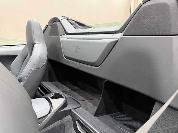 BMW i8 26 of 30