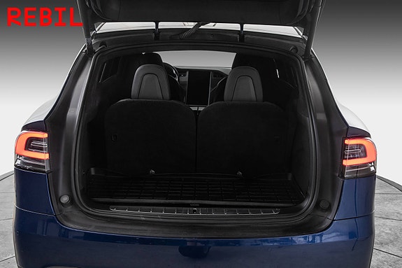 Tesla Model X 28 of 30