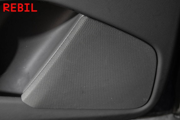 Tesla Model X 24 of 30