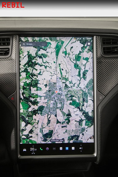 Tesla Model X 18 of 30