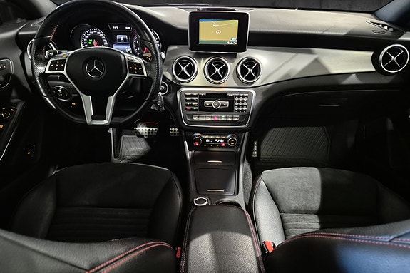 Mercedes-Benz CLA250 14 of 23