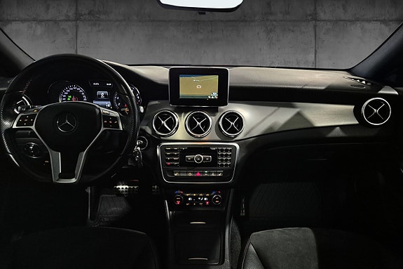 Mercedes-Benz CLA250 13 of 23