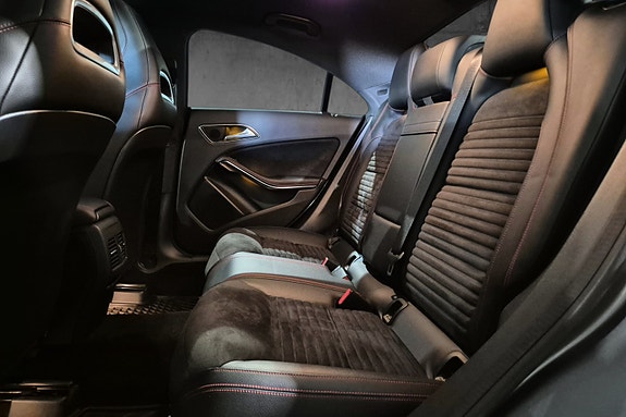 Mercedes-Benz CLA250 17 of 23