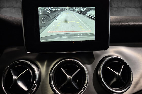 Mercedes-Benz CLA250 18 of 23