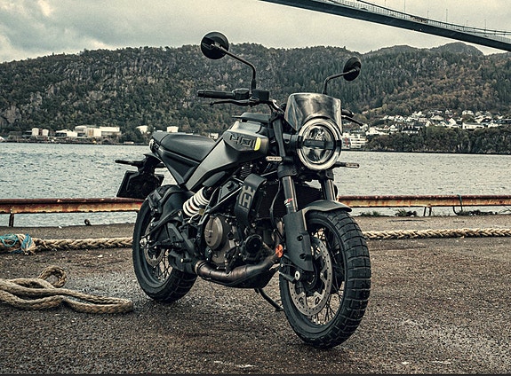Husqvarna Svartpilen 401 1. service/Quickshift/45hk/Nav/WP/ByBre 3 of 30