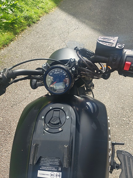INDIAN Scout Bobber 3 of 6