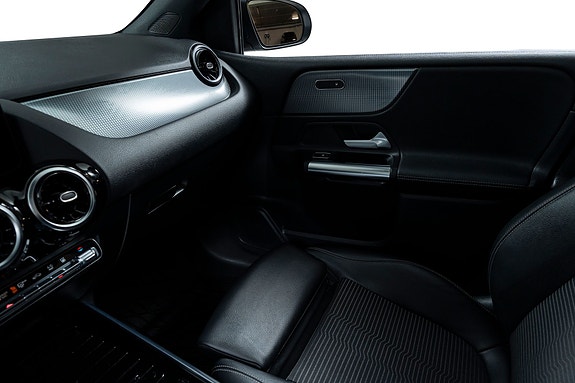 Mercedes-Benz B250 e 21 of 30