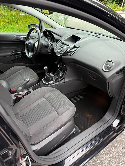 Ford Fiesta 11 of 18