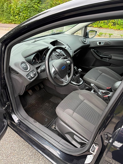 Ford Fiesta 9 of 18