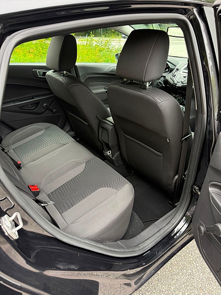 Ford Fiesta 12 of 18
