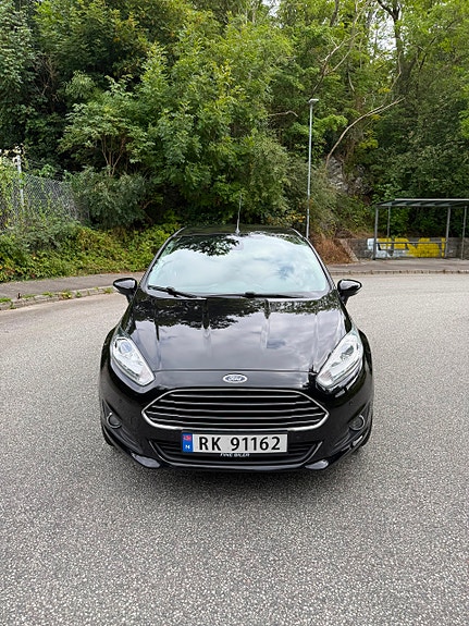 Ford Fiesta 2 of 18