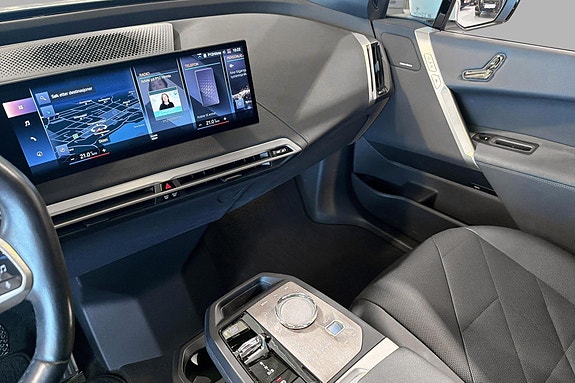 BMW iX 20 of 29