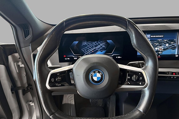 BMW iX 10 of 29