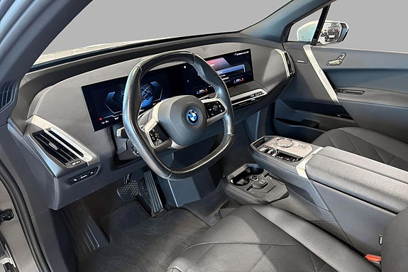 BMW iX 12 of 29