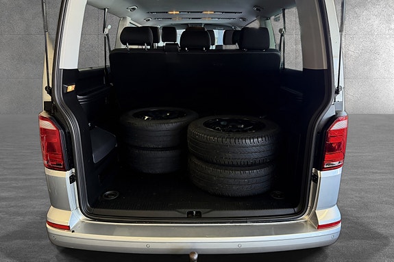 Volkswagen Caravelle 7 of 16