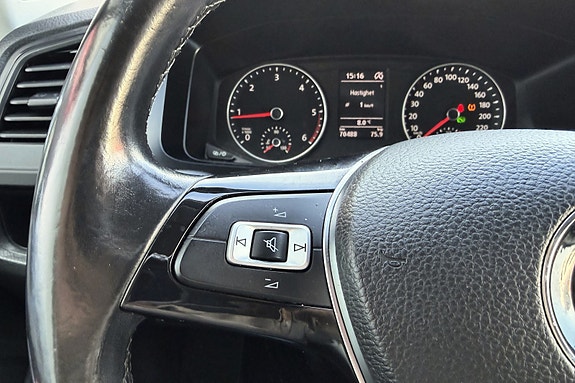 Volkswagen Caravelle 9 of 16