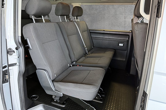 Volkswagen Caravelle 5 of 16