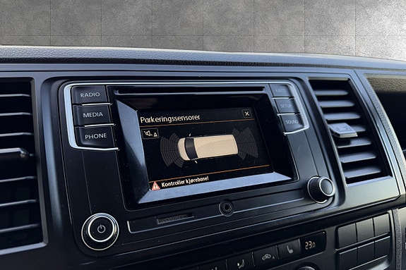 Volkswagen Caravelle 13 of 16