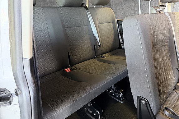 Volkswagen Caravelle 6 of 16