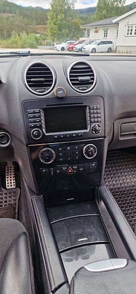 Mercedes-Benz ML280 26 of 30
