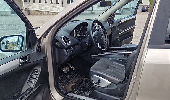 Mercedes-Benz ML280 25 of 30
