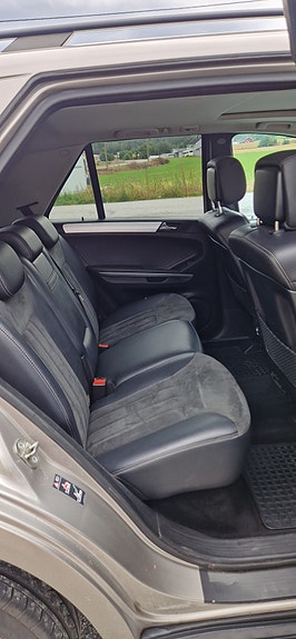 Mercedes-Benz ML280 22 of 30