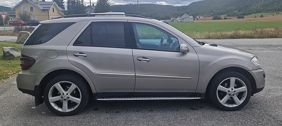 Mercedes-Benz ML280 9 of 30