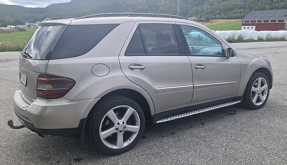 Mercedes-Benz ML280 10 of 30