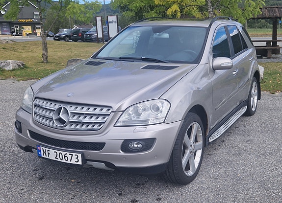 Mercedes-Benz ML280 2 of 30