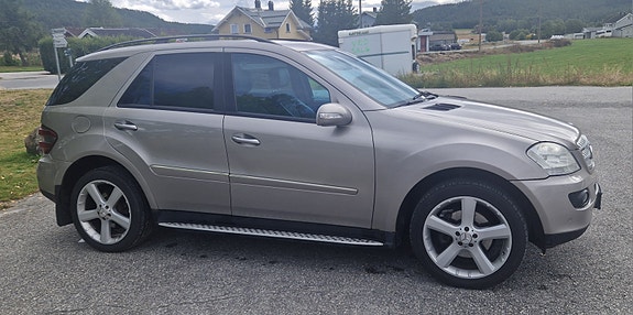 Mercedes-Benz ML280 8 of 30