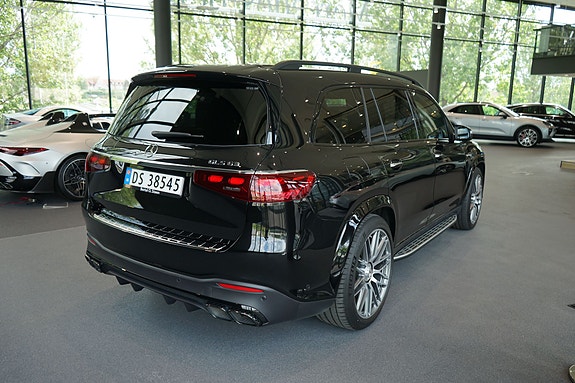 Mercedes-Benz GLS63 9 of 15