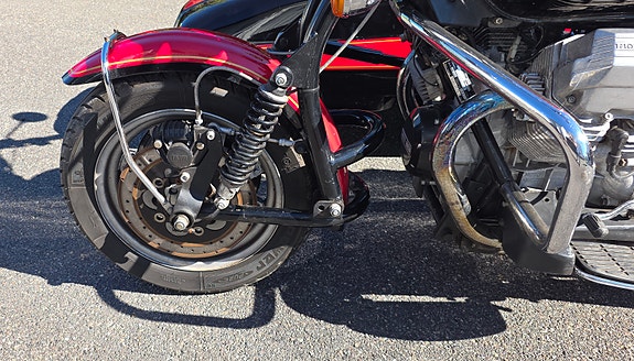 Moto Guzzi California 1100 8 of 25