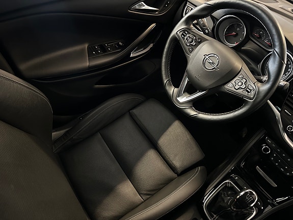 Opel Astra 12 of 30