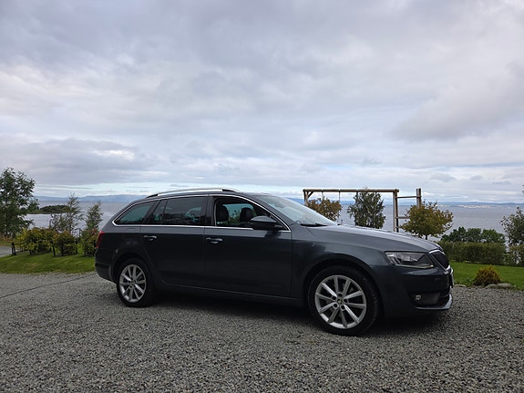 Skoda Octavia 2 of 13