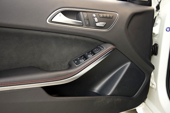 Mercedes-Benz A45 9 of 26