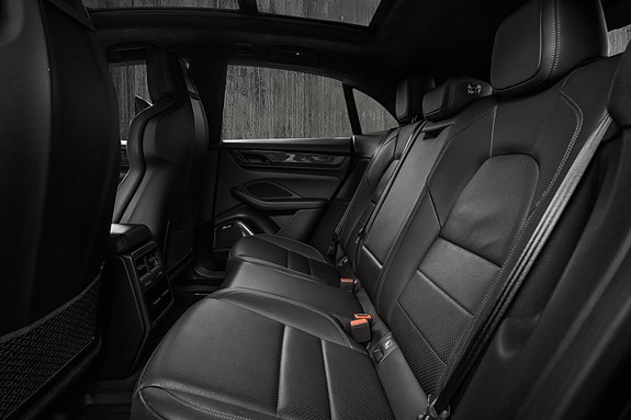 Porsche Macan 25 of 30