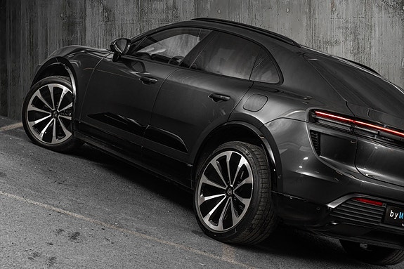 Porsche Macan 4 of 30
