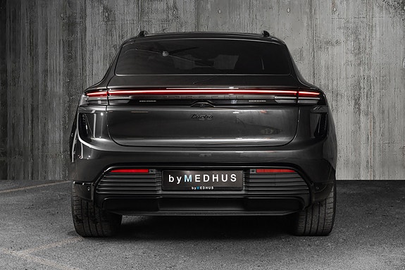 Porsche Macan 9 of 30