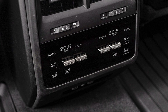 Porsche Macan 26 of 30