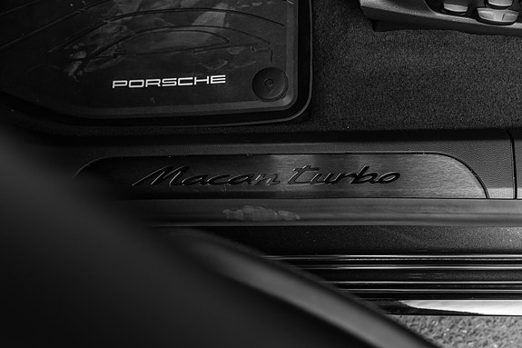 Porsche Macan 18 of 30
