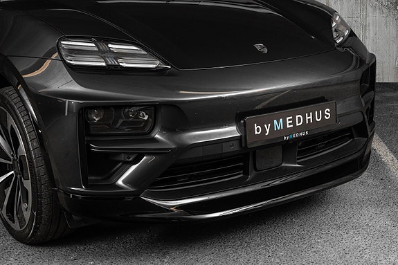 Porsche Macan 13 of 30