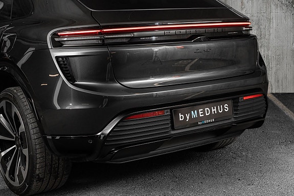 Porsche Macan 6 of 30