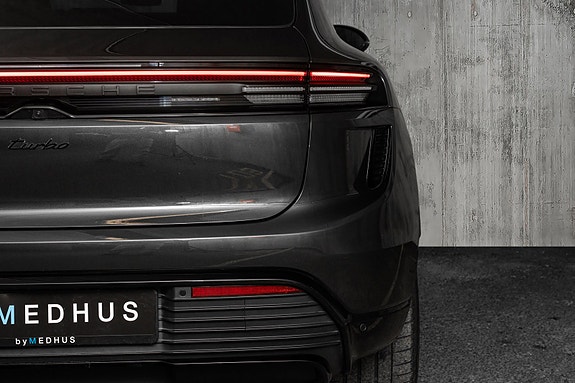 Porsche Macan 7 of 30