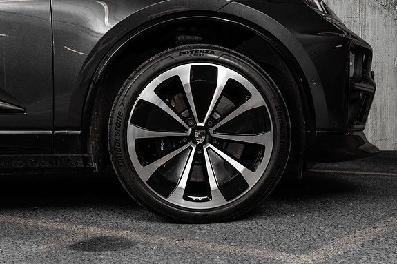 Porsche Macan 15 of 30