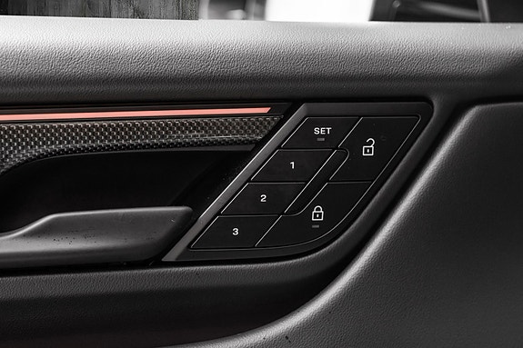 Porsche Macan 22 of 30